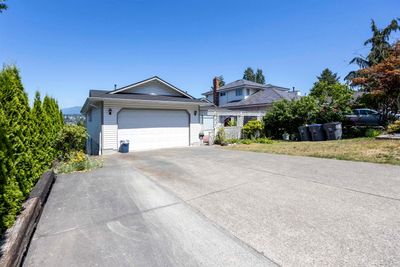 13957 115a Ave, House other with 4 bedrooms, 3 bathrooms and 6 parking in Surrey BC | Image 1