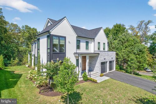 6832 Melrose Dr, Mclean, VA, 22101-2807 | Card Image