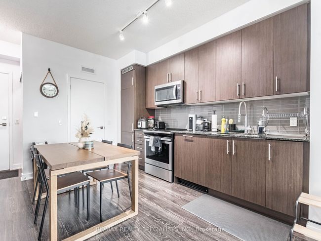 1503 - 4085 Parkside Village Dr, Condo with 2 bedrooms, 1 bathrooms and 1 parking in Mississauga ON | Image 9