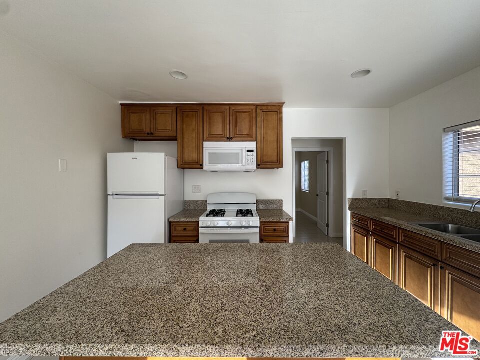 Residential Lease in Los Angeles 4