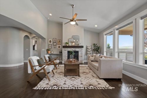 18611 N Silver Tree Way, Boise, ID, 83714-1225 | Card Image