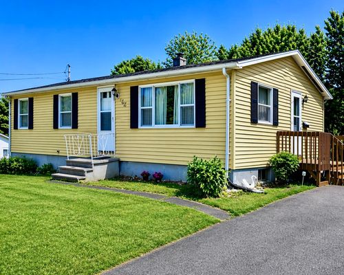 381 Birch Street, Bangor, ME, 04401 | Card Image