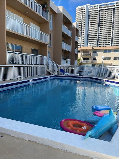 apt-202-17051 Ne 35th Ave, North Miami Beach, FL, 33160-3002 | Card Image