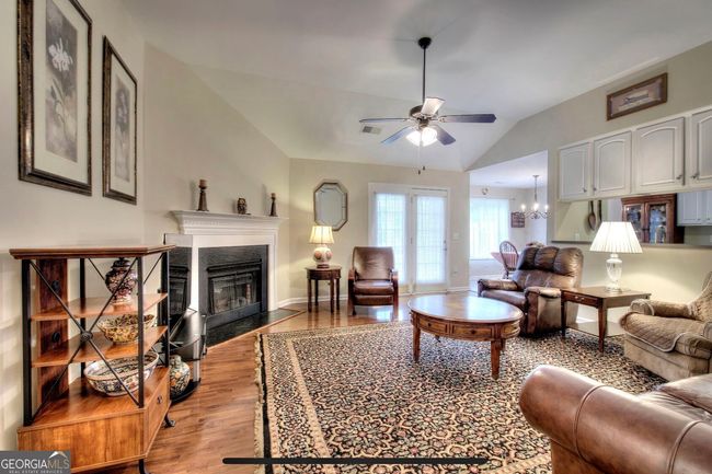 201 Brookstone Dr Sw, House other with 3 bedrooms, 2 bathrooms and 2 parking in Calhoun GA | Image 8