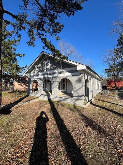 304 N Broadway St, Broken Bow, OK, 74728-2940 | Card Image