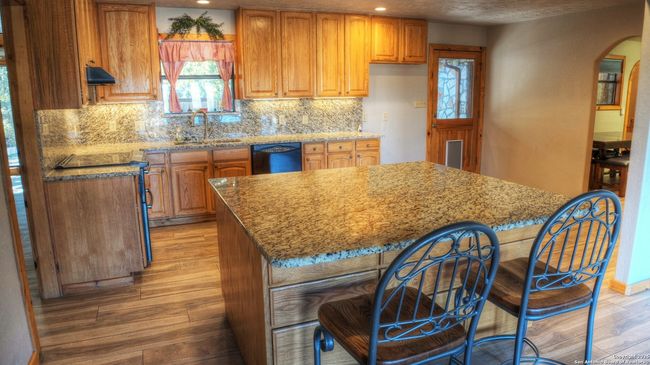 457 N Tomahawk Way, House other with 4 bedrooms, 3 bathrooms and null parking in Concan TX | Image 15