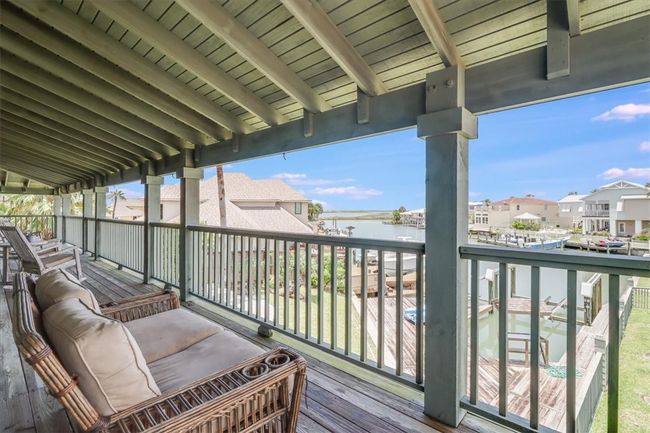 Wrap around cat walk with open views | Image 14
