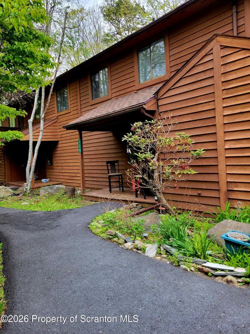 128 Meadow View Ct, Bushkill, PA, 18324-8280 | Card Image