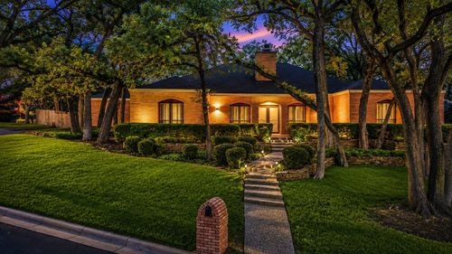 1205 Riverview Dr, Arlington, TX, 76012-4258 | Card Image