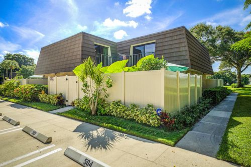 8025 80th Way, West Palm Beach, FL, 33407-6781 | Card Image