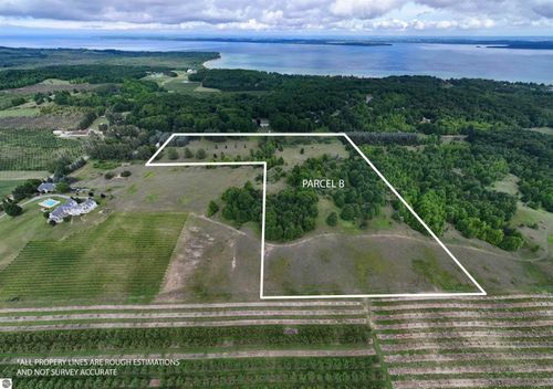 003 E Fort Rd, Suttons Bay, MI, 49682 | Card Image