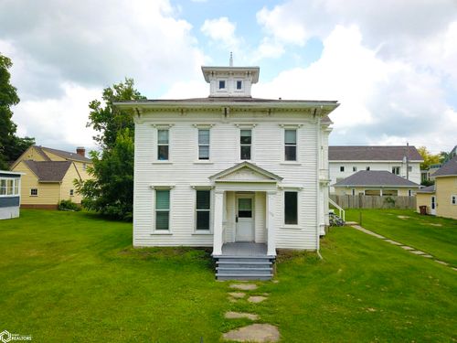1126 Broad St, Grinnell, IA, 50112-1674 | Card Image