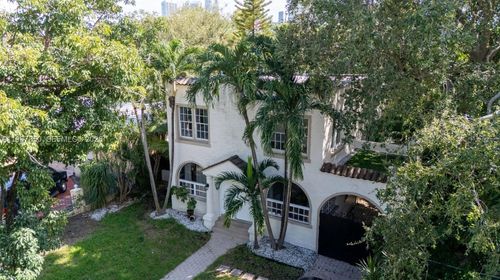 22 Ne 44th St, Miami, FL, 33137-3414 | Card Image