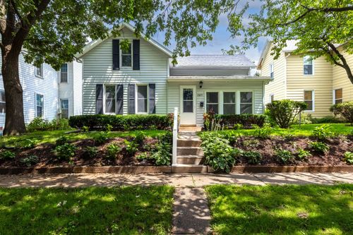 2329 Farnam St, Davenport, IA, 52803-2612 | Card Image