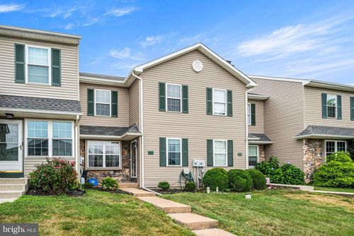 1160 Pin Oak Dr, PERKIOMENVILLE, PA, 18074-9426 | Card Image