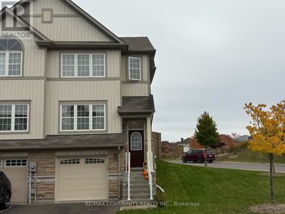 56 Farmstead Dr, Townhouse with 4 bedrooms, 3 bathrooms and 2 parking in Bowmanville ON | Image 2