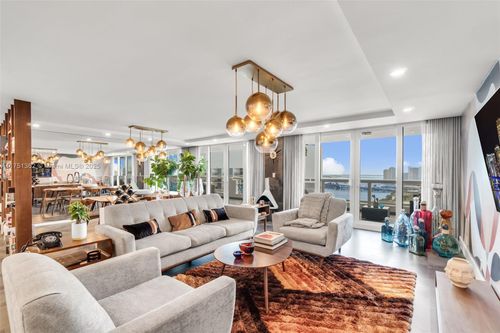 apt-3455-1717 N Bayshore Dr, Miami, FL, 33132-1169 | Card Image