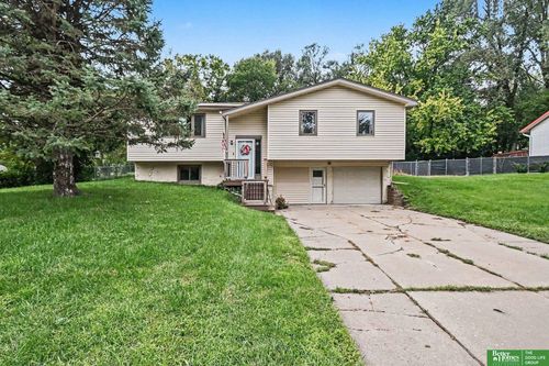 7830 Raven Oaks Dr, Omaha, NE, 68152-1823 | Card Image