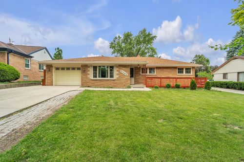 5542 W Jerelyn Place, Milwaukee, WI, 53219 | Card Image