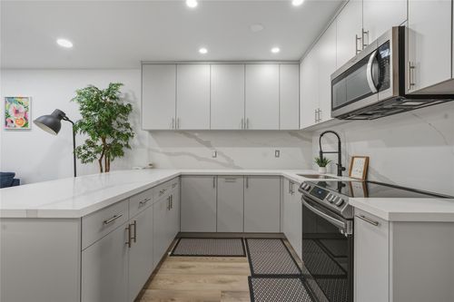 apt-11s-900 Sw 10th Ter, Hallandale Beach, FL, 33009-6766 | Card Image