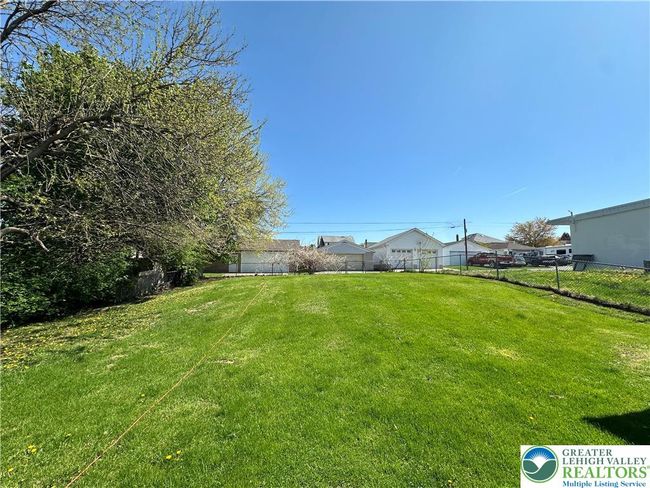 2215 N 3 Rd Ave, House other with 4 bedrooms, 2 bathrooms and null parking in Whitehall PA | Image 34
