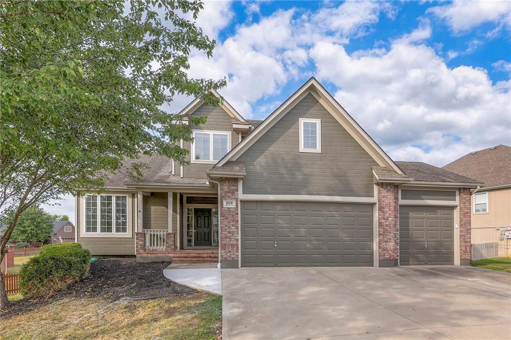 Magnolia Ln, Grain Valley, MO 64029