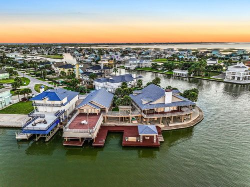 4107 W Bayside Way, Jamaica Beach, TX, 77554 | Card Image