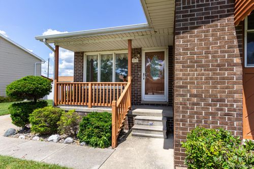 5513 Leann Ct, Newport, MI, 48166-9329 | Card Image