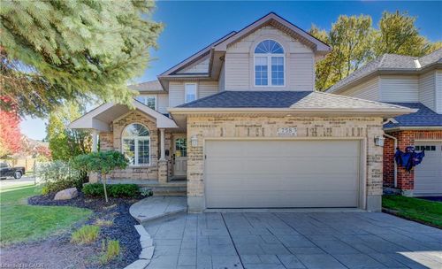 758 Bonavista Dr, Waterloo, ON, N2K4E6 | Card Image