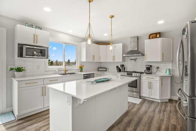 2 Mountain Pl, House other with 6 bedrooms, 3 bathrooms and 1 parking in Sylvan Lake AB | Image 9