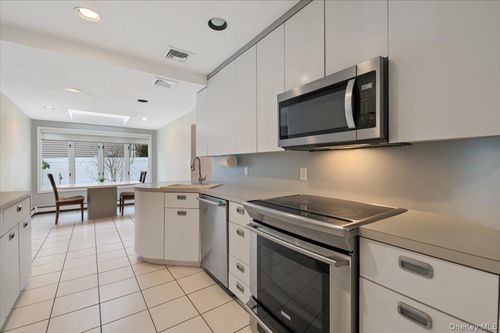 8 Sagamore Way S, Jericho, NY, 11753-2342 | Card Image