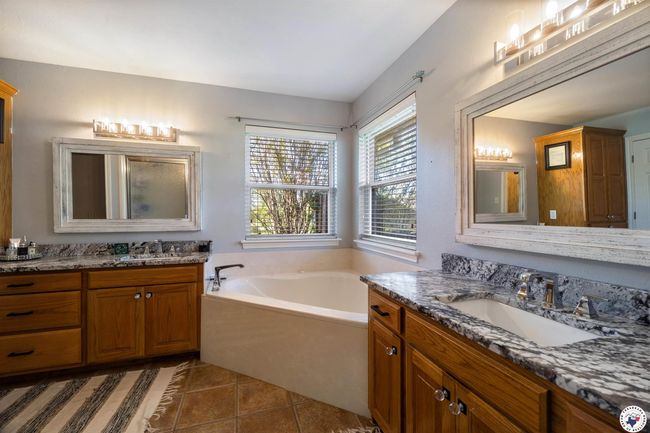 2 Tyler Ln, House other with 3 bedrooms, 2 bathrooms and null parking in Hooks TX | Image 14