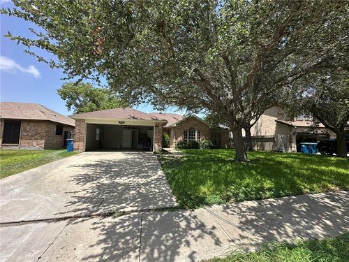 303 Gulfton Dr, Portland, TX, 78374-4112 | Card Image