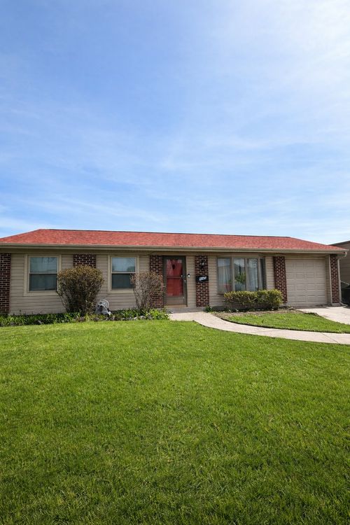 8045 Northway Dr, Hanover Park, IL, 60133-2430 | Card Image