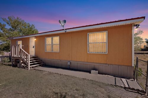 1 Santa Monica Ave, Los Lunas, NM, 87031-6947 | Card Image