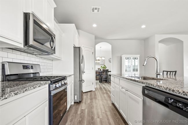 6250 S 317 Th East Ave, House other with 4 bedrooms, 3 bathrooms and null parking in Broken Arrow OK | Image 13