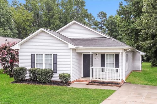 625 Shirley Ln, Greensboro, NC, 27401-4731 | Card Image