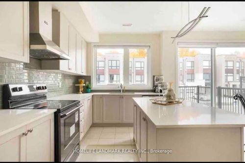 22 Lord Melborne St, Markham, ON, L6C0Z5 | Card Image