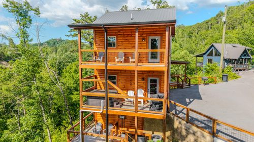 1864 Blue Tick Way, Sevierville, TN, 37876-8804 | Card Image