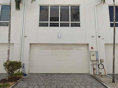 6661 - 6661 Nw 105th Ct, Townhouse with 3 bedrooms, 4 bathrooms and null parking in Doral FL | Image 2