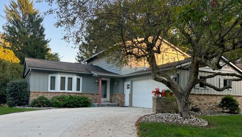 6316 Duxbury Dr Se, Ada, MI, 49301-7847 | Card Image