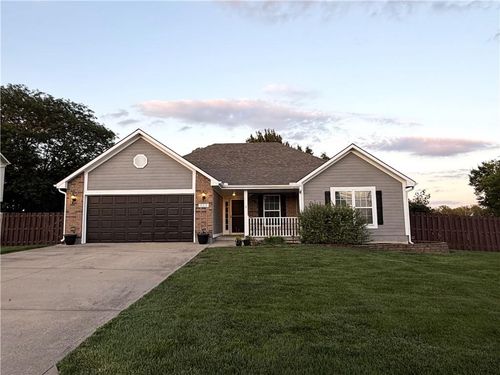 1521 Se Dalton Dr, Lee's Summit, MO, 64081-2967 | Card Image