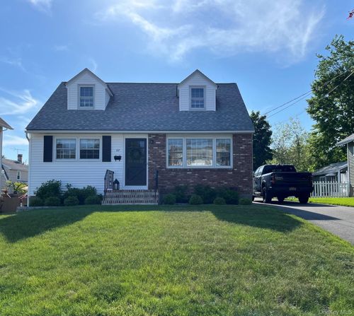 57 Riverside Dr, Suffern, NY, 10901-6126 | Card Image