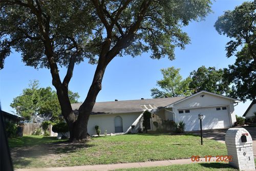 401 Rhineland Rd, Benbrook, TX, 76126-3114 | Card Image