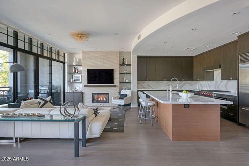 212-8 Biltmore Est, Phoenix, AZ, 85016-2810 | Card Image