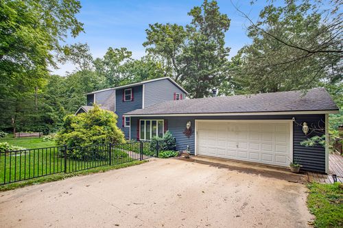 5715 Fawn Lake Dr, Shelbyville, MI, 49344-9404 | Card Image