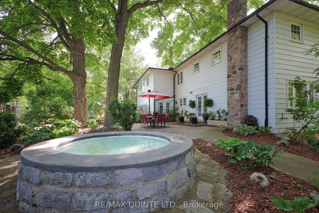 548 Lorna Lane, House other with 5 bedrooms, 5 bathrooms and 5 parking in Greater Napanee ON | Image 6