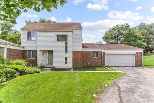 5317 Fairway Ln, West Bloomfield, MI, 48323-3425 | Card Image