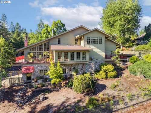 173 Songbird Ct, Roseburg, OR, 97470-9400 | Card Image