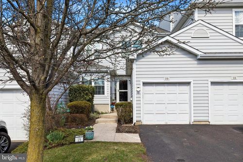 19 Victoria Cir, COLLEGEVILLE, PA, 19426-3924 | Card Image